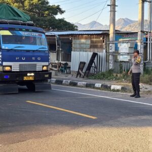 Tingkatkan Pelayanan Pagi, Polsek Lape Rutin Laksanakan Strong Point untuk Keamanan Warga