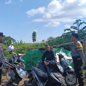 Antisipasi Maraknya Pencurian Biji Jambu Polsek Tambora Gelar Patroli Ke Lahan Perkebunan Warga