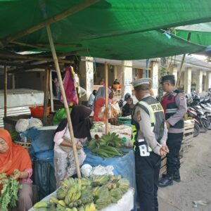 Polsek Kayangan Gelar Patroli KRYD, Sasar Bank, Pertokoan dan Tambak Udang Antisipasi 3C