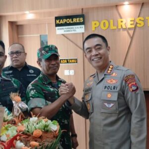 Kodim 1606 Mataram Beri Kejutan Ulang Tahun Kapolresta Mataram