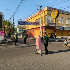 Satlantas Polres Dompu Laksanakan Strong Point Pagi, Wujudkan Keamanan dan Kelancaran Arus Lalu Lintas