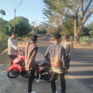 Tindaklanjuti Keresahan Masyarakat Akan Bisingnya Suara Knalpot Brong, Polsek Soromandi Gelar Operasi Penertiban
