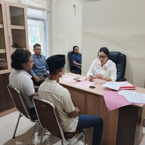 Polres Dompu Laksanakan Tahap II Penyerahan Tersangka dan Barang Bukti Kasus Pencurian ke Kejaksaan Negeri Dompu