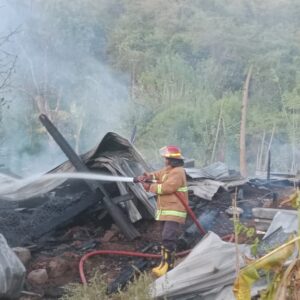 Dua Unit Rumah di Bage Bungkur Ludes Terbakar, Kerugian Ditaksir Capai Rp100 Juta