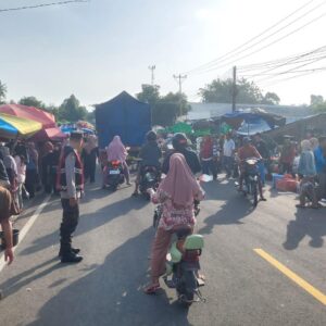 Cipta Naya Kapolsek Bayan: Patroli Dialogis ke PKL dan Kantor Pos, Tekan Potensi 3C