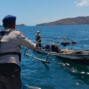Satpolairud Polres Bima Kabupaten Patroli Perairan Antisipasi Laka Laut dan Gangguan Kamtibmas
