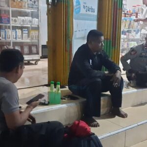 Untuk Kamtibmas Yang Kondusif, Bhabinkamtibmas Polsek Monta Intensif melaksanakan Kegiatan Sambang Kamtibmas Malam Hari