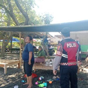 Antisipasi Gangguan Kamtibmas, Polres Lombok Barat Perketat Patroli di Pantai Kuranji