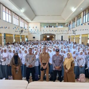 Isi Kegiatan MPLS, Sat Binmas Polres Bima Kota Tanamkan Kesadaran Hukum kepada Siswa