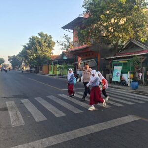 Polsek Rasanae Timur Gelar Rawan Pagi, Wujudkan Kelancaran Arus Lalu Lintas di Jam Sibuk