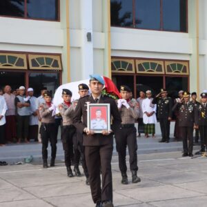 Pengabdian Terakhir Seorang Bhayangkara, Polres Bima Kota Gelar Upacara Pemakaman Kedinasan