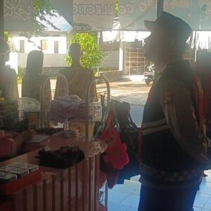 Anggota Piket Polsek Gangga Gelar Patroli Dialogis Malam, Sasar Rumah Makan dan Pemukiman Warga