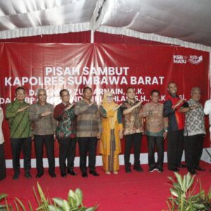 Pisah Sambut Kapolres Sumbawa Barat, AKBP Zulkarnain Resmi Serahkan Kepemimpinan kepada AKBP Rendy