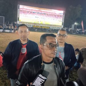 Lebur Tanpa Sekat Kapolda NTB Ajak Driver Ojol Hingga Wartawan Nobar Seru di Mapolda