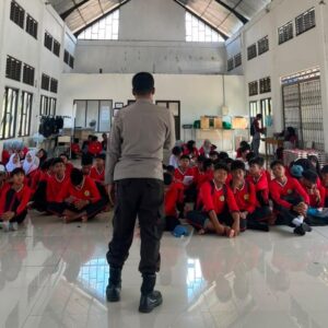 “Program Police go to school” Cerdaskan Anak Bangsa dan Cegah Pelajar Terpapar Bahaya Laten Napza, Polsek Bolo Sambangi SMAN I Bolo