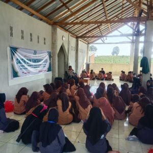 CEGAH KENAKALAN REMAJA SEJAK DINI, BHABINKAMTIBMAS POLSEK MANGGELEWA BERIKAN PENYULUHAN KEPADA SANTRI BARU PONPES NW MAJDIYAH