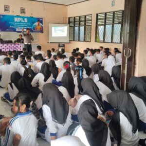 Polres Lombok Barat Gelar Police Goes To School, Edukasi Tertib Berlalu Lintas bagi Siswa Baru