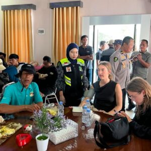 Si Dokes Polres Bima Kabupaten Cek Kesehatan Korban Kapal Wisata KM Armada Mulia Yang Karam di Perairan Sanggar