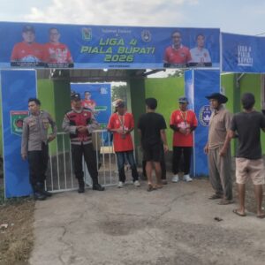 Polsek Pemenang Amankan Pertandingan Liga 4 Piala Bupati 2026 di GOR Mini Pemenang