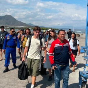 Patroli Perairan Satpolairud Polres Bima Kabupaten Kawal Keberangkatan Korban Kapal Wisata KM Armada Mulia Melanjutkan Perjalanan Ke Labuhan Bajo