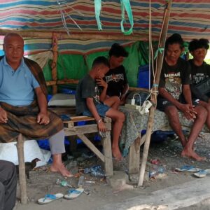 Respons Cepat Laporan Warga, Bhabinkamtibmas Kelurahan Ule Sambang Warga dan Nelayan Berikan Himbauan Kamtibmas