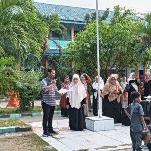 Bhabinkamtibmas Kelurahan Kandai Dua Edukasi Bahaya Narkoba kepada Siswa Baru SDN 07 Woja