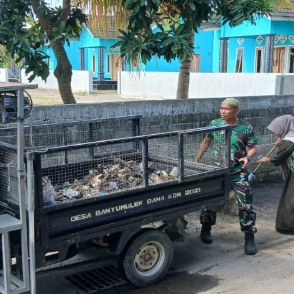 Aksi Babinsa dan Warga Pulihkan Aliran Irigasi Banyumulek