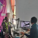 Dialog di Studio RRI Bima,’ Unit Kamsel Satlantas Polres Bima Kabupaten Himbau Masyarakat Tertib Berlalulintas