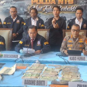 DIBONGKAR! PABRIK STNK PALSU DI TURIDA BARAT MATARAM DIGEREBEK POLDA NTB! BISA LEGALKAN MOTOR BODONG CUMA 750 RIBU ” HATI-HATI BELI KENDARAAN BEKAS! CEK KEASLIAN STNK DI SAMSAT