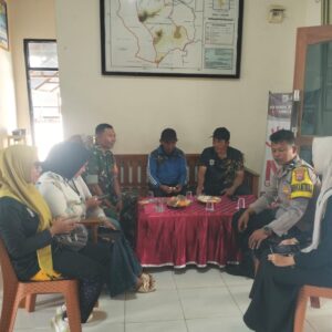 Bhabinkamtibmas Desa Kalimantong Gencarkan Sosialisasi TPPO, Ajak Warga Gunakan Jalur Resmi Bekerja ke Luar Negeri