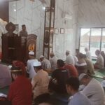 POLRI HADIR DI TENGAH UMAT, PERSONEL SAT BINMAS POLRES DOMPU JADI KHOTIB DAN IMAM SHOLAT JUMAT