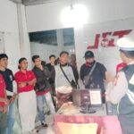 Sambangi Pekerja di Gudang Stokis Shopee, Unit Kamsel Satlantas Polres Bima Kabupaten Sosialisasikan Tertib Berlalulintas