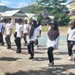 Matangkan Persiapan HUT RI ke-81, Personel Polsek Brang Rea Gelar Pelatihan Paskibra di Kantor Camat