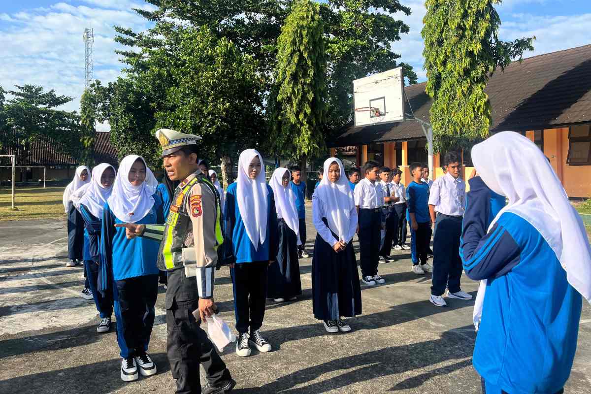 Cetak Generasi Disiplin, Satlantas Polres Lombok Barat Gelar Pelatihan PKS di SMPN 1 Labuapi