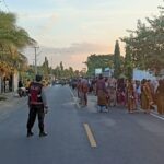 Polsek Bayan Amankan dan Atur Lalin Iring-iringan Nyongkolan di Desa Anyar