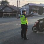 Satlantas Polres Dompu Gelar Strong Point Pagi, Antisipasi Kepadatan dan Kecelakaan Lalu Lintas