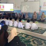 Personel Polsek Sukamulia Berikan Penyuluhan Bahaya Bullying, Miras, dan Narkoba pada Penutupan MPLS SD IT An-Nur NW Padamara