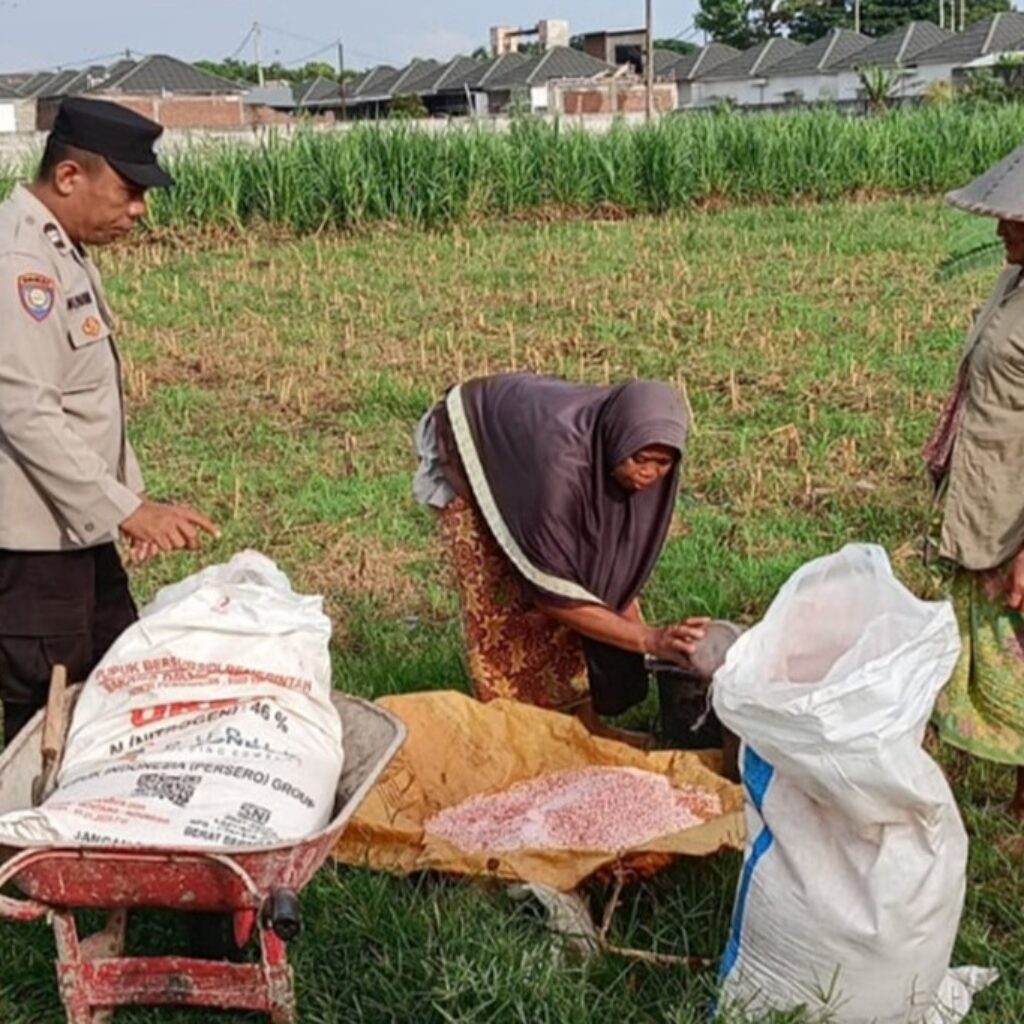 Dorong Kemandirian Pangan di Lombok Barat, Bhabinkamtibmas Karang Bongkot Sambangi Warga