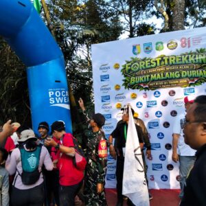 Forest Trekking Bukit Malang Dorong Ekonomi Warga Langko