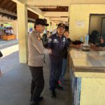 Polsubsektor Gili Indah Gelar Patroli Dialogis dan Monitoring di Dermaga Gili Air
