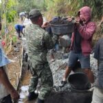 Semangat Gotong Royong Babinsa Percepat Pembangunan Jalan Pelepok