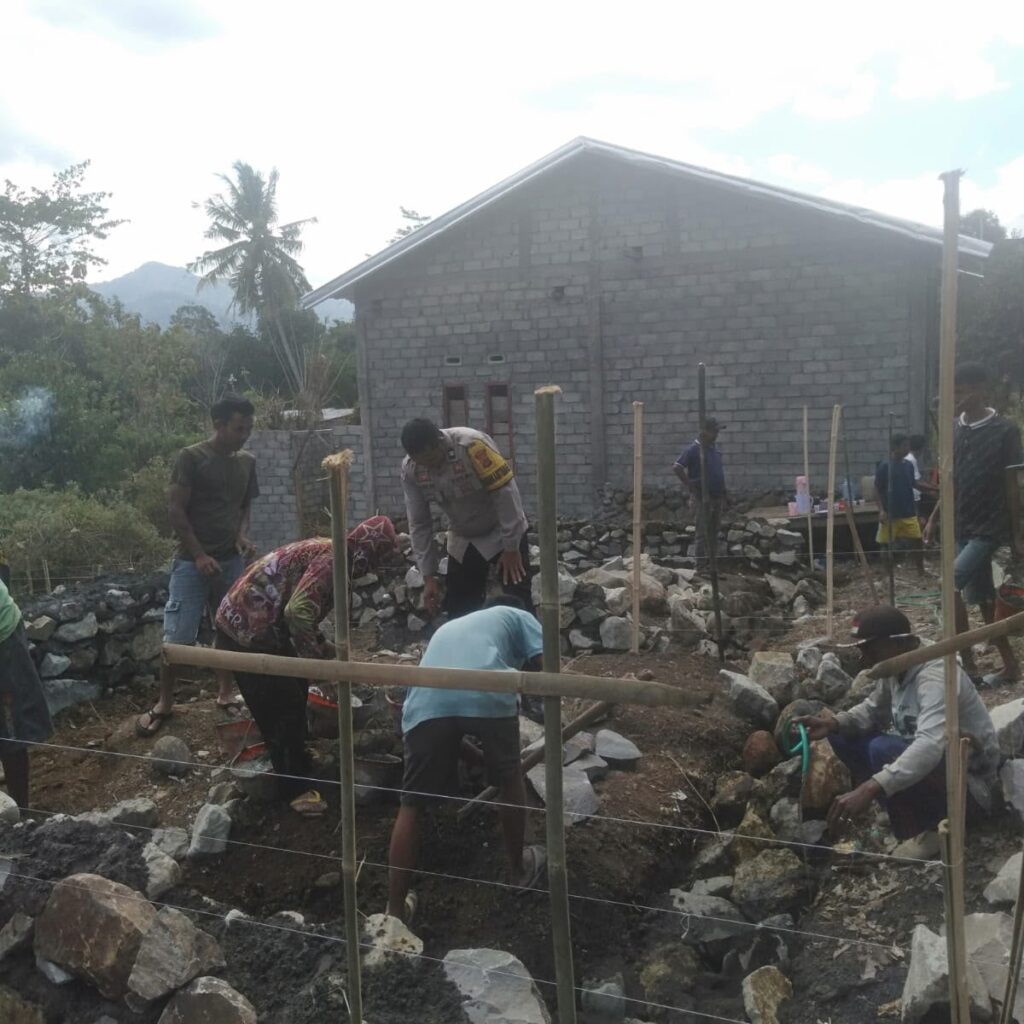 Bhabinkamtibmas Desa Saneo Aktif Sambangi Warga, Perkuat Kemitraan dan Gotong Royong Jaga Kamtibmas