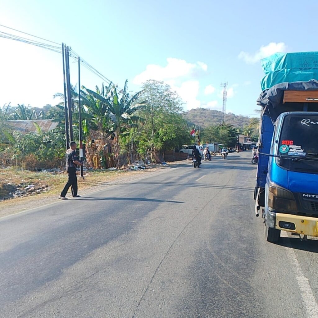 Laka Maut di Jalan Raya Sumbawa-Bima: Minibus Tabrak Truk Saat Hindari Halangan, Satu Penumpang Tewas