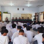 Bekali Generasi Muda, Polsek Asakota Sampaikan Edukasi Kamtibmas di SMAN 5