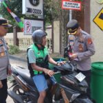 Polres Bima Kota Bagikan Ratusan Bendera, Ajak Masyarakat Kobarkan Semangat Kemerdekaan