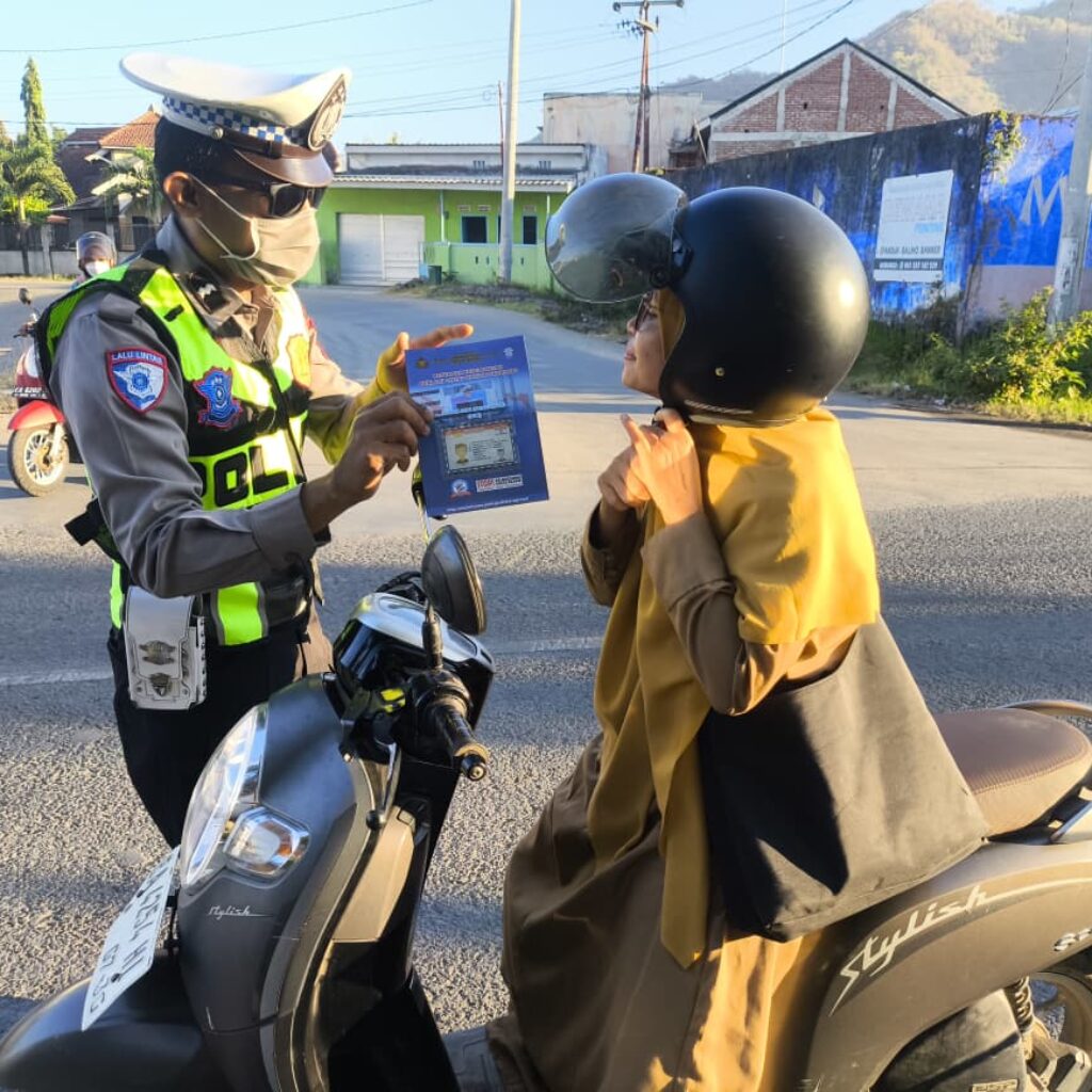 Tingkatkan Kesadaran Berlalu Lintas, Unit Kamsel Sat Lantas Polres Sumbawa Barat Gelar Kampanye Keselamatan dan Imbauan Humanis