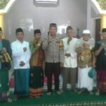 Jadi Khotib dan Imam Sholat Jum,at, Diatas Mimbar Masjid Bhabinkamtibmas Polsek Woha Ajak Masyarakat Hidup Rukun dan Damai