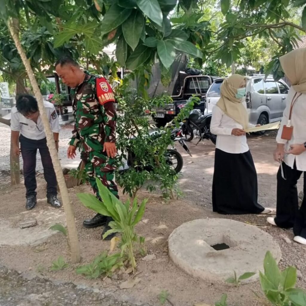 Babinsa dan Kelurahan Bersinergi Kelola Sampah Warga