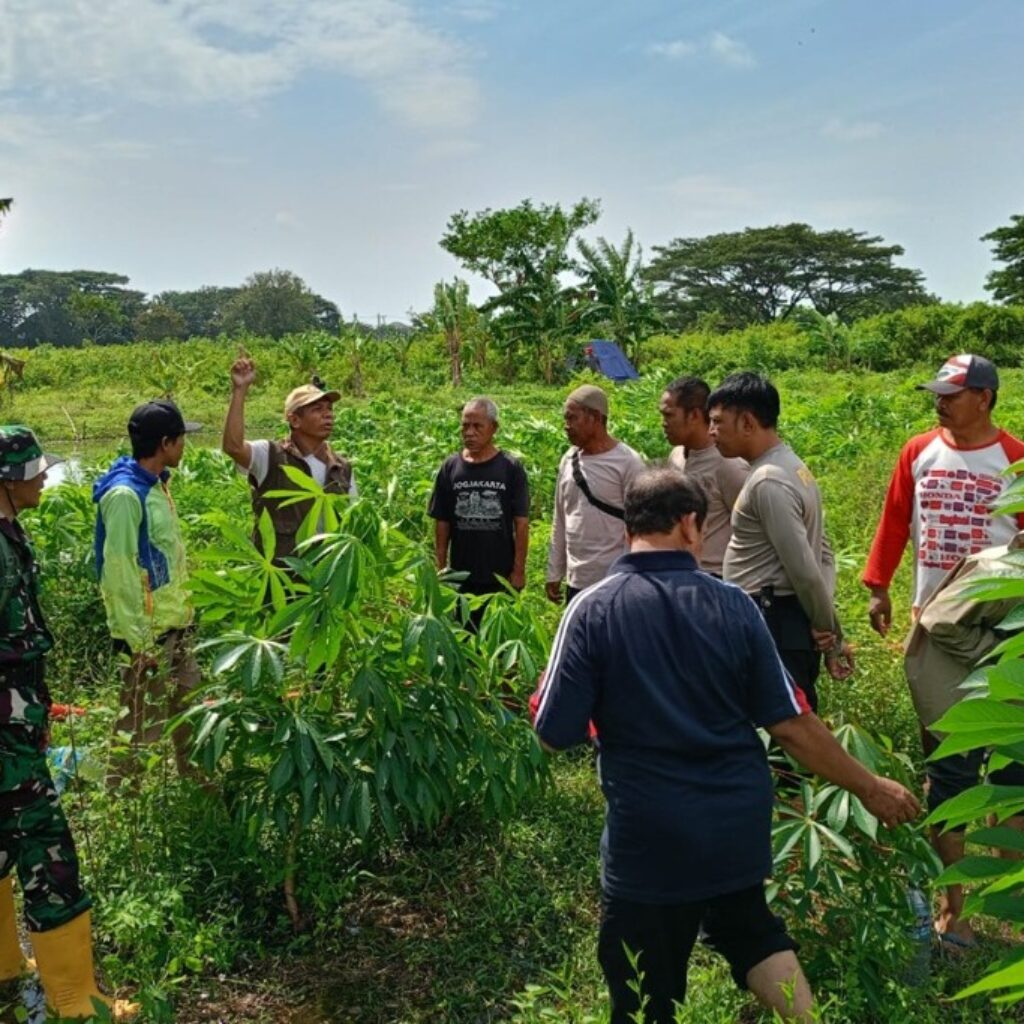 Bantu Ekonomi Warga, Polsek Batulayar Dorong Optimalisasi Lahan Pertanian Lokal
