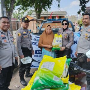 Jaga Ketahanan Pangan, Polsek Rasbar Pantau Penyaluran Beras SPHP